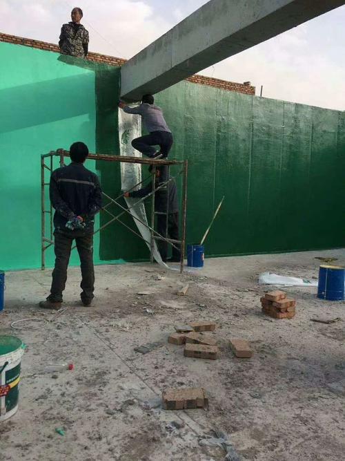 乌马河针对老旧车间地面普遍存在的起砂、裂缝问题